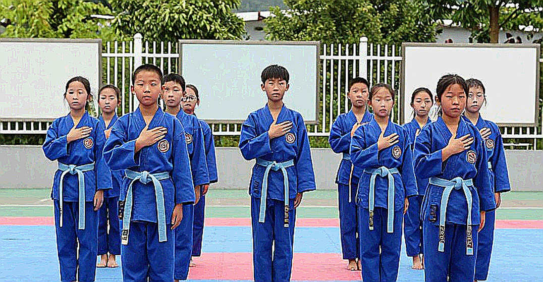 27 triều đại trong 28 năm: nhịp đổi ngôi của đai hạng nặng UFC